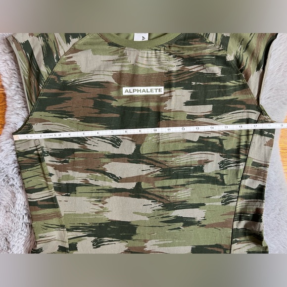 Alphalete Camo Velocity Short Sleeve T-Shirt - Picture 11 of 13